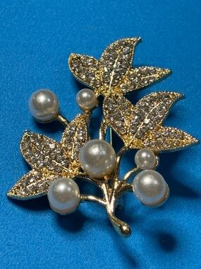 Gold-tone Pearl & Crystal Leaf Brooch - Elegant Women's Jewelry
